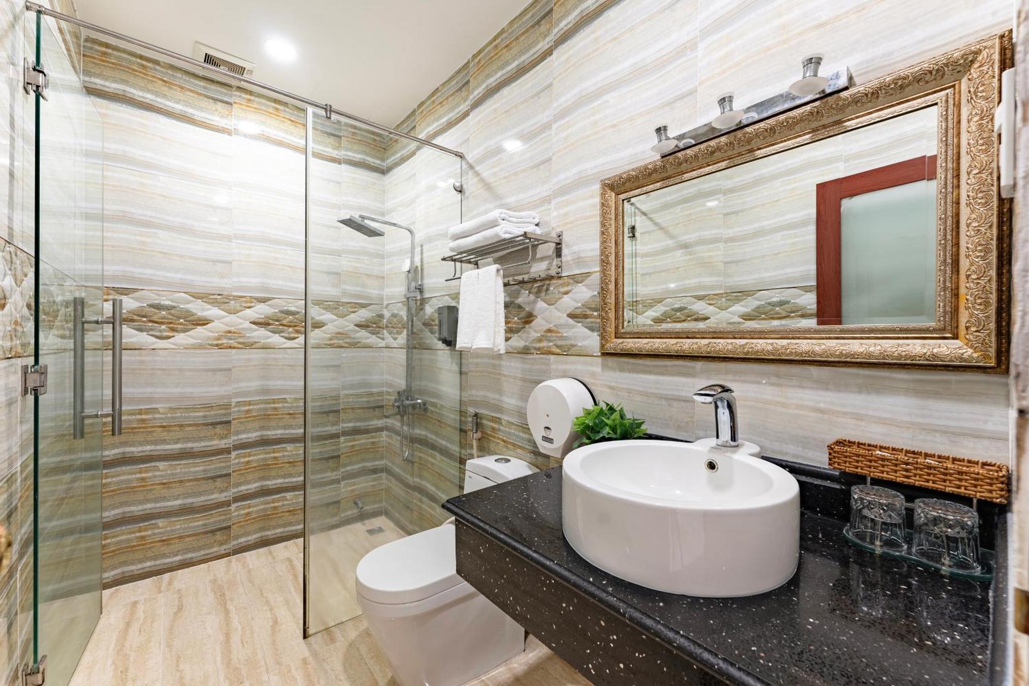 Hùng Miami - 2 Sao TP. Hồ Chí Minh